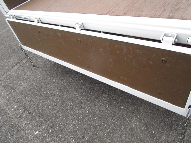 エルフトラック ２ｔワイドロングフラットロー平ボディー　・内外装クリーニング仕上・ワンオーナー車（法人）・運転席エアバック（13枚目）