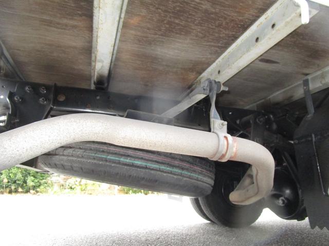 エルフトラック ２ｔワイドロングフラットロー平ボディー　・内外装クリーニング仕上・ワンオーナー車（法人）・運転席エアバック（28枚目）