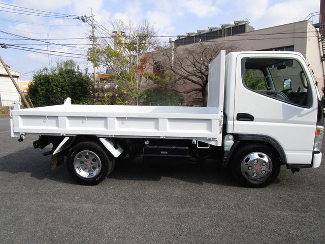 キャンター ２ｔ４ＷＤ全低床ダンプ　・内外装クリーニング仕上・ワンオーナー車・フルタイム４ＷＤ・あおり支柱無・メッキパーツ・ブリッジフック・運転席エアバック・ブリジストンミックスタイヤ６本（5枚目）