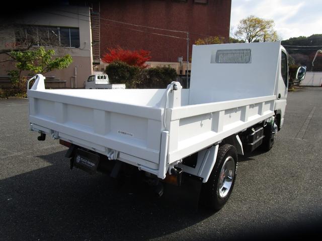 キャンター ２ｔ４ＷＤ全低床ダンプ　・内外装クリーニング仕上・ワンオーナー車・フルタイム４ＷＤ・あおり支柱無・メッキパーツ・ブリッジフック・運転席エアバック・ブリジストンミックスタイヤ６本（6枚目）