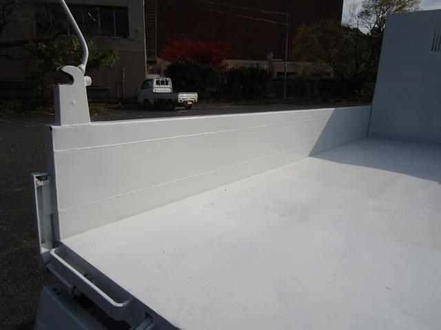 キャンター ２ｔ４ＷＤ全低床ダンプ　・内外装クリーニング仕上・ワンオーナー車・フルタイム４ＷＤ・あおり支柱無・メッキパーツ・ブリッジフック・運転席エアバック・ブリジストンミックスタイヤ６本（12枚目）