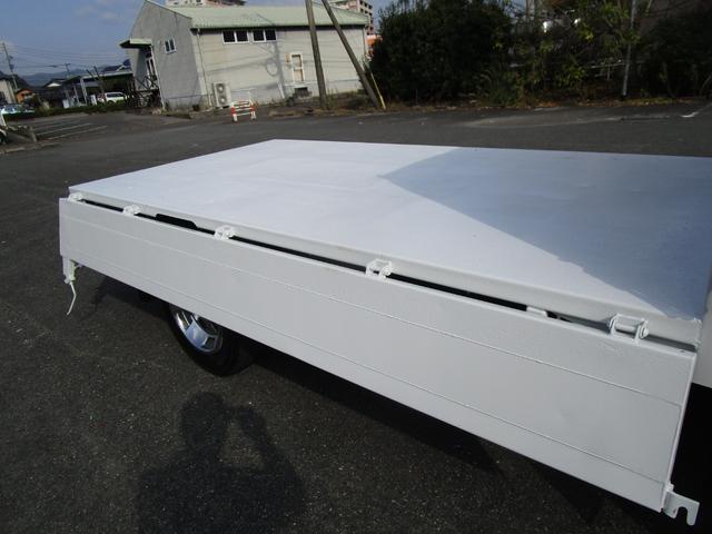 キャンター ２ｔ４ＷＤ全低床ダンプ　・内外装クリーニング仕上・ワンオーナー車・フルタイム４ＷＤ・あおり支柱無・メッキパーツ・ブリッジフック・運転席エアバック・ブリジストンミックスタイヤ６本（17枚目）