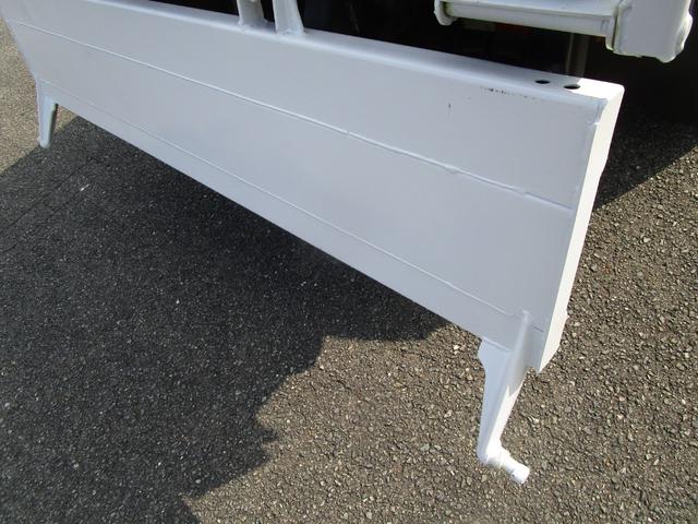 キャンター ２ｔ４ＷＤ全低床ダンプ　・内外装クリーニング仕上・ワンオーナー車・フルタイム４ＷＤ・あおり支柱無・メッキパーツ・ブリッジフック・運転席エアバック・ブリジストンミックスタイヤ６本（19枚目）