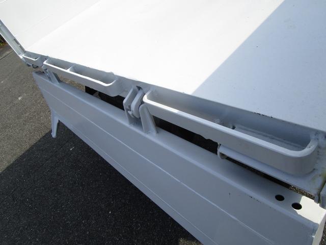 キャンター ２ｔ４ＷＤ全低床ダンプ　・内外装クリーニング仕上・ワンオーナー車・フルタイム４ＷＤ・あおり支柱無・メッキパーツ・ブリッジフック・運転席エアバック・ブリジストンミックスタイヤ６本（20枚目）