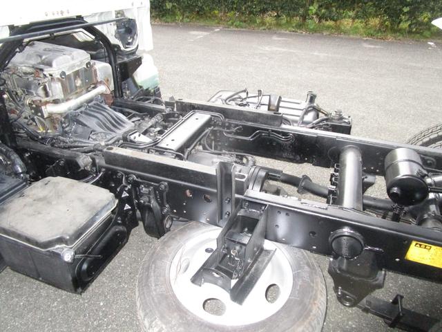 キャンター ２ｔ４ＷＤ全低床ダンプ　・内外装クリーニング仕上・ワンオーナー車・フルタイム４ＷＤ・あおり支柱無・メッキパーツ・ブリッジフック・運転席エアバック・ブリジストンミックスタイヤ６本（31枚目）