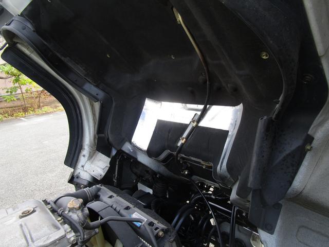 キャンター ２ｔ４ＷＤ全低床ダンプ　・内外装クリーニング仕上・ワンオーナー車・フルタイム４ＷＤ・あおり支柱無・メッキパーツ・ブリッジフック・運転席エアバック・ブリジストンミックスタイヤ６本（33枚目）