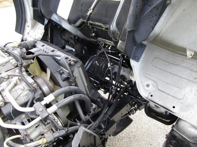 キャンター ２ｔ４ＷＤ全低床ダンプ　・内外装クリーニング仕上・ワンオーナー車・フルタイム４ＷＤ・あおり支柱無・メッキパーツ・ブリッジフック・運転席エアバック・ブリジストンミックスタイヤ６本（35枚目）