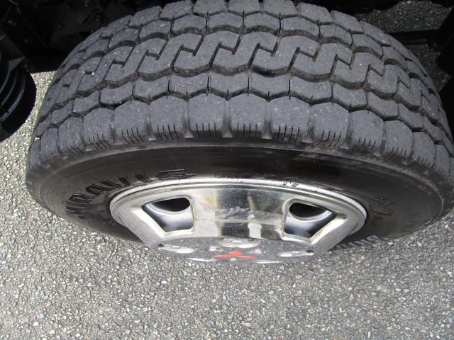 キャンター ２ｔ４ＷＤ全低床ダンプ　・内外装クリーニング仕上・ワンオーナー車・フルタイム４ＷＤ・あおり支柱無・メッキパーツ・ブリッジフック・運転席エアバック・ブリジストンミックスタイヤ６本（39枚目）