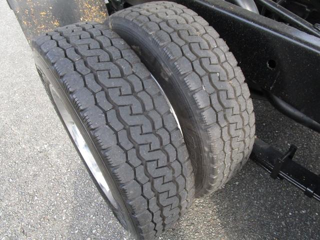 キャンター ２ｔ４ＷＤ全低床ダンプ　・内外装クリーニング仕上・ワンオーナー車・フルタイム４ＷＤ・あおり支柱無・メッキパーツ・ブリッジフック・運転席エアバック・ブリジストンミックスタイヤ６本（40枚目）
