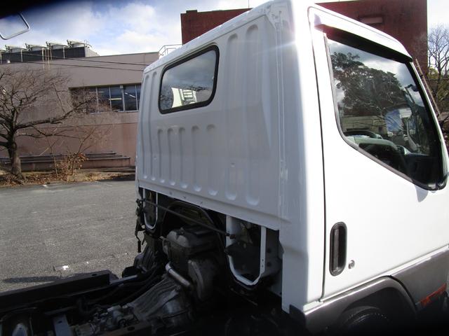 キャンター ３ｔ全低床ダンプ　・内外装クリーニング仕上・ワンオーナー車・メッキパーツ付・オールペイント済・ドライブレコーダー・運転席エアバック（9枚目）