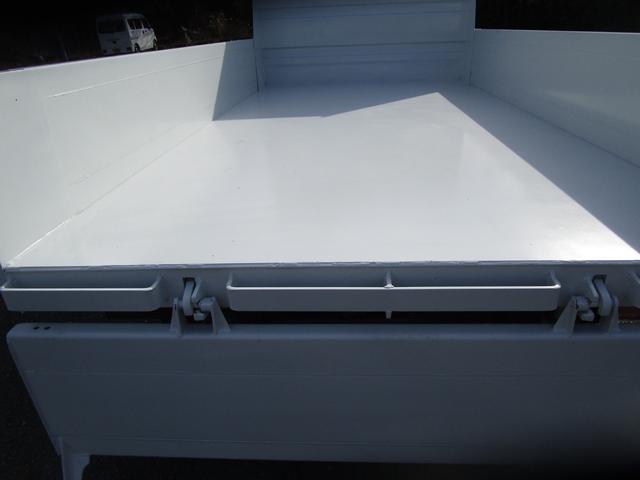 キャンター ３ｔ全低床ダンプ　・内外装クリーニング仕上・ワンオーナー車・メッキパーツ付・オールペイント済・ドライブレコーダー・運転席エアバック（10枚目）