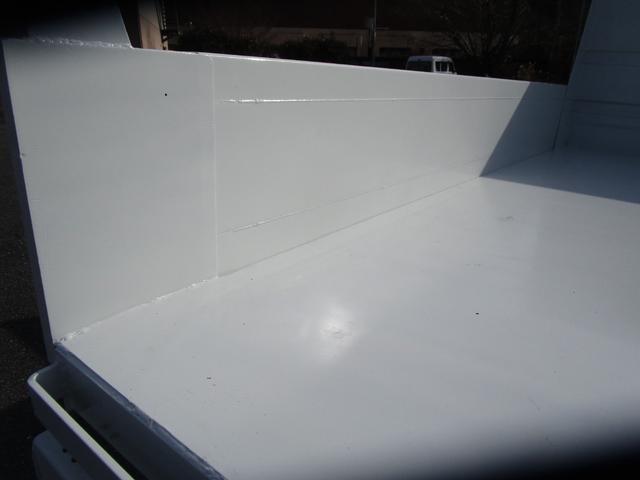 キャンター ３ｔ全低床ダンプ　・内外装クリーニング仕上・ワンオーナー車・メッキパーツ付・オールペイント済・ドライブレコーダー・運転席エアバック（12枚目）