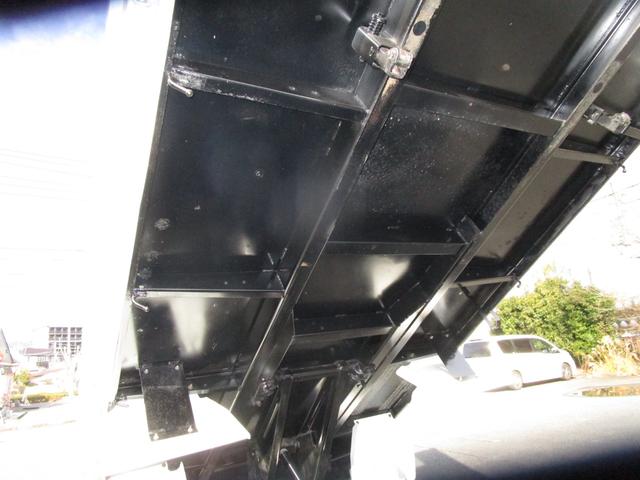 キャンター ３ｔ全低床ダンプ　・内外装クリーニング仕上・ワンオーナー車・メッキパーツ付・オールペイント済・ドライブレコーダー・運転席エアバック（24枚目）