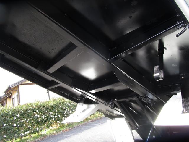 キャンター ３ｔ全低床ダンプ　・内外装クリーニング仕上・ワンオーナー車・メッキパーツ付・オールペイント済・ドライブレコーダー・運転席エアバック（25枚目）