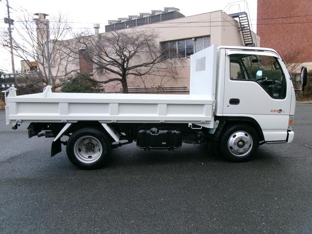 エルフトラック ２ｔフルフラットローダンプ　・内外装クリーニング仕上・ワンオーナー車・あおり支柱無３方開・ブリッジフック・運転席エアバック・ＡＢＳ・ＨＳＡ（4枚目）