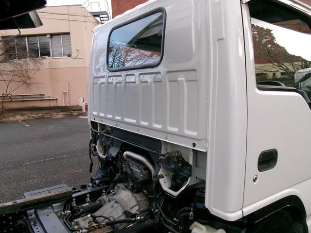 エルフトラック ２ｔフルフラットローダンプ　・内外装クリーニング仕上・ワンオーナー車・あおり支柱無３方開・ブリッジフック・運転席エアバック・ＡＢＳ・ＨＳＡ（8枚目）