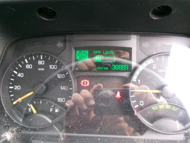 キャンター ２ｔ全低床ダンプ　内外装クリーニング仕上・ブリッジフック・リアゲートロックピン・電動格納ミラー（左）・ＥＴＣ・ミックスタイヤ６本・イージーゴー（坂道発進装置）・運転席エアバック（16枚目）