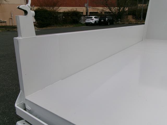 キャンター ２ｔ全低床ダンプ　内外装クリーニング仕上・ブリッジフック・リアゲートロックピン・電動格納ミラー（左）・ＥＴＣ・ミックスタイヤ６本・イージーゴー（坂道発進装置）・運転席エアバック（20枚目）