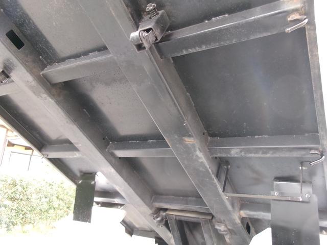 キャンター ２ｔ全低床ダンプ　内外装クリーニング仕上・ブリッジフック・リアゲートロックピン・電動格納ミラー（左）・ＥＴＣ・ミックスタイヤ６本・イージーゴー（坂道発進装置）・運転席エアバック（26枚目）