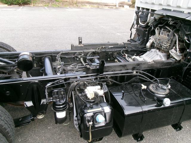 キャンター ２ｔ全低床ダンプ　内外装クリーニング仕上・ブリッジフック・リアゲートロックピン・電動格納ミラー（左）・ＥＴＣ・ミックスタイヤ６本・イージーゴー（坂道発進装置）・運転席エアバック（27枚目）