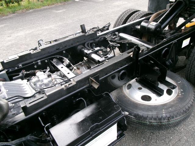 キャンター ２ｔ全低床ダンプ　内外装クリーニング仕上・ブリッジフック・リアゲートロックピン・電動格納ミラー（左）・ＥＴＣ・ミックスタイヤ６本・イージーゴー（坂道発進装置）・運転席エアバック（28枚目）