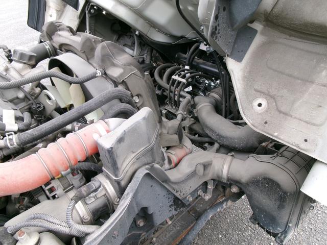 キャンター ２ｔ全低床ダンプ　内外装クリーニング仕上・ブリッジフック・リアゲートロックピン・電動格納ミラー（左）・ＥＴＣ・ミックスタイヤ６本・イージーゴー（坂道発進装置）・運転席エアバック（31枚目）