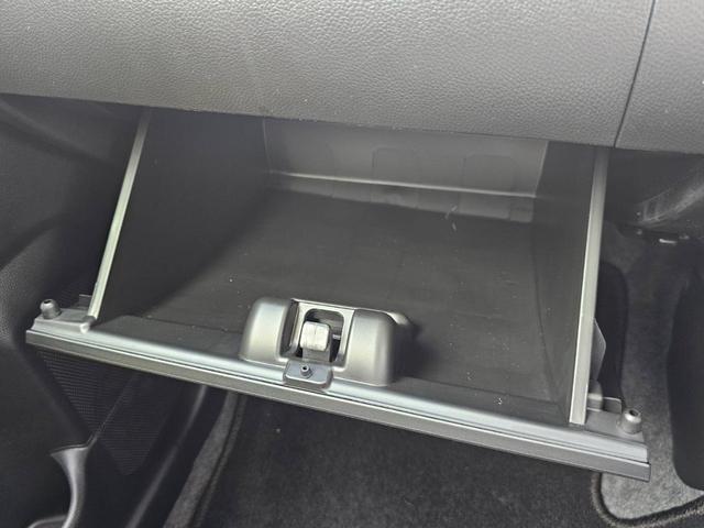 FA EBD付ABS/横滑り防止装置/エアバッグ 運転席/エアバッグ 助手席/衝突安全ボディ/パワーウインドウ/キーレスエントリー/パワーステアリング/オートライト/盗難防止システム/マニュアルエアコン(25枚目)