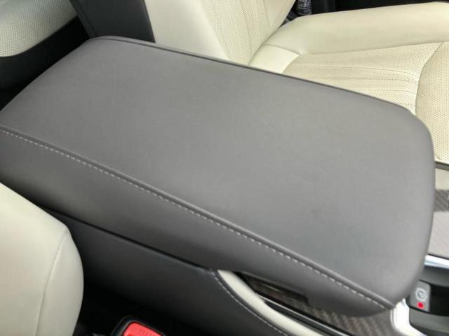 クラウンハイブリッド ＲＳアドバンス　サンルーフ／純正　ＳＤナビ／デジタルインナーミラー／衝突安全装置／シートヒーター／車線逸脱防止支援システム／シート　フルレザー／パーキングアシスト　バックガイド／ヘッドランプ　ＬＥＤ　革シート　ＥＴＣ（35枚目）