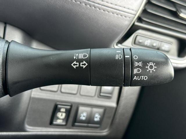 セレナ ｅパワーハイウェイスターＶ　保証書／純正　１０インチ　ＳＤナビ／エマージェンシーブレーキ／両側電動スライドドア／アラウンドビューモニター／車線逸脱防止支援システム／プロパイロット／ドライブレコーダー　純正　衝突被害軽減システム（15枚目）