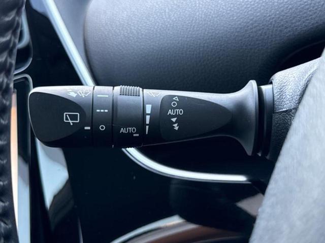 プリウス Ｓセーフティプラス　保証書／純正　９インチ　メモリーナビ／トヨタセーフティセンス／車線逸脱防止支援システム／パーキングアシスト　バックガイド／ヘッドランプ　ＬＥＤ／Ｂｌｕｅｔｏｏｔｈ接続／ＥＴＣ　衝突被害軽減システム（17枚目）