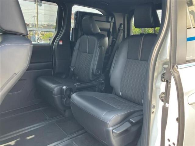 ノア ハイブリッドＳ－Ｚ　新品タイヤ／保証書／ディスプレイオーディオ＋ナビ１０．５インチ／トヨタセーフティセンス／両側電動スライドドア／シートヒーター　前席／車線逸脱防止支援システム／シート　ハーフレザー　衝突被害軽減システム（7枚目）