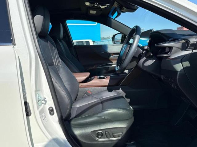 ハリアー Zレザーパッケージ 新品タイヤ/パノラマルーフ/JBL/保証書/純正 SDナビ/デジタルインナーミラー/トヨタセーフティセンス/エアーシート 前席/パノラミックビューモニター/車線逸脱防止支援システム/シート 合皮(4枚目)