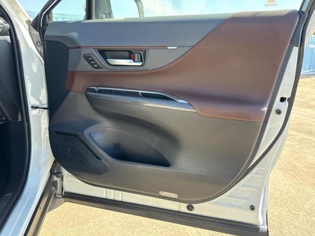 ハリアー Zレザーパッケージ 新品タイヤ/パノラマルーフ/JBL/保証書/純正 SDナビ/デジタルインナーミラー/トヨタセーフティセンス/エアーシート 前席/パノラミックビューモニター/車線逸脱防止支援システム/シート 合皮(20枚目)