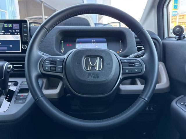 フリード ｅＨＥＶエアーＥＸ　新品タイヤ／純正　９インチ　メモリーナビ／ホンダセンシング／両側電動スライドドア／シートヒーター　前席／車線逸脱防止支援システム／パーキングアシスト　バックガイド／ヘッドランプ　ＬＥＤ　バックカメラ（14枚目）