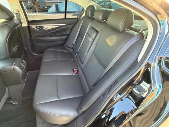 スカイライン ３５０ＧＴハイブリッドタイプＳＰ　新品タイヤ／保証書／純正　ＨＤＤナビ／衝突安全装置／シートヒーター　前席／アラウンドビューモニター／車線逸脱防止支援システム／シート　合皮／ヘッドランプ　ＬＥＤ／ＵＳＢジャック　衝突被害軽減システム（7枚目）