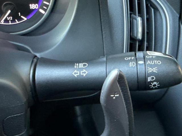 スカイライン ３５０ＧＴハイブリッドタイプＳＰ　新品タイヤ／保証書／純正　ＨＤＤナビ／衝突安全装置／シートヒーター　前席／アラウンドビューモニター／車線逸脱防止支援システム／シート　合皮／ヘッドランプ　ＬＥＤ／ＵＳＢジャック　衝突被害軽減システム（16枚目）