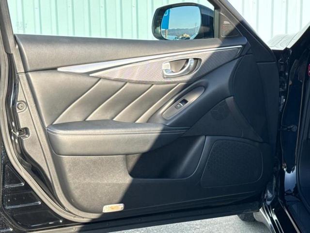 スカイライン ３５０ＧＴハイブリッドタイプＳＰ　新品タイヤ／保証書／純正　ＨＤＤナビ／衝突安全装置／シートヒーター　前席／アラウンドビューモニター／車線逸脱防止支援システム／シート　合皮／ヘッドランプ　ＬＥＤ／ＵＳＢジャック　衝突被害軽減システム（20枚目）