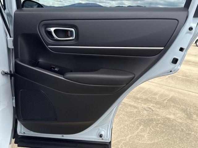 ヴェゼル ｅＨＥＶ　Ｚ　保証書／純正　９インチ　ＳＤナビ／ホンダセンシング／シートヒーター／車線逸脱防止支援システム／シート　ハーフレザー／電動バックドア／ドライブレコーダー　前後／ヘッドランプ　ＬＥＤ／ＵＳＢジャック（22枚目）