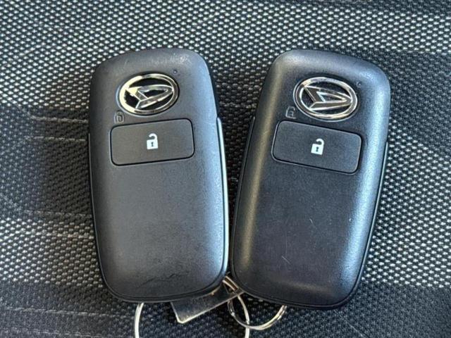 タフト Ｘ　新品タイヤ／保証書／スマートアシスト（トヨタ・ダイハツ）／車線逸脱防止支援システム／ヘッドランプ　ＬＥＤ／ＵＳＢジャック／ＥＢＤ付ＡＢＳ／アイドリングストップ／禁煙車／エアバッグ　サイド　盗難防止装置（28枚目）