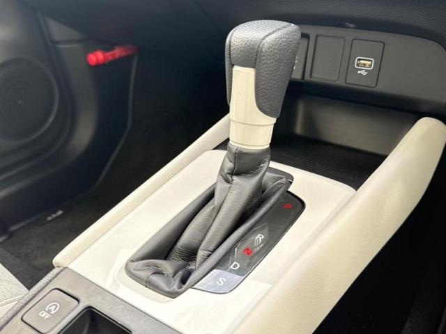 フィット ホーム　保証書／純正　ＳＤナビ／ホンダセンシング／車線逸脱防止支援システム／シート　ハーフレザー／ヘッドランプ　ＬＥＤ／ＵＳＢジャック／Ｂｌｕｅｔｏｏｔｈ接続／ＥＴＣ／ＥＢＤ付ＡＢＳ／横滑り防止装置（16枚目）