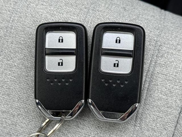 フィット ホーム　保証書／純正　ＳＤナビ／ホンダセンシング／車線逸脱防止支援システム／シート　ハーフレザー／ヘッドランプ　ＬＥＤ／ＵＳＢジャック／Ｂｌｕｅｔｏｏｔｈ接続／ＥＴＣ／ＥＢＤ付ＡＢＳ／横滑り防止装置（32枚目）