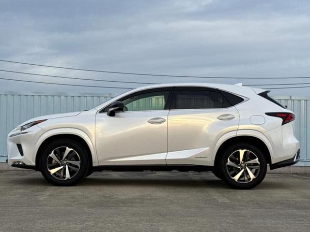 ＮＸ ＮＸ３００ｈブラックシークエンス　保証書／純正　１０インチ　ＳＤナビ／プリクラッシュセーフティ／シートヒーター　前席／車線逸脱防止支援システム／シート　合皮／電動バックドア／ドライブレコーダー　社外／ヘッドランプ　ＬＥＤ　バックカメラ（2枚目）