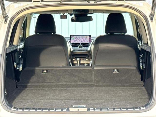 ＮＸ ＮＸ３００ｈブラックシークエンス　保証書／純正　１０インチ　ＳＤナビ／プリクラッシュセーフティ／シートヒーター　前席／車線逸脱防止支援システム／シート　合皮／電動バックドア／ドライブレコーダー　社外／ヘッドランプ　ＬＥＤ　バックカメラ（19枚目）