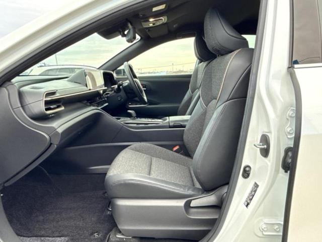 クラウンクロスオーバー ４ＷＤ　Ｇアドバンスド　新品タイヤ／保証書／ディスプレイオーディオ＋ナビ／デジタルインナーミラー／トヨタセーフティセンス／全方位モニター／車線逸脱防止支援システム／シート　ハーフレザー／電動バックドア　衝突被害軽減システム（6枚目）