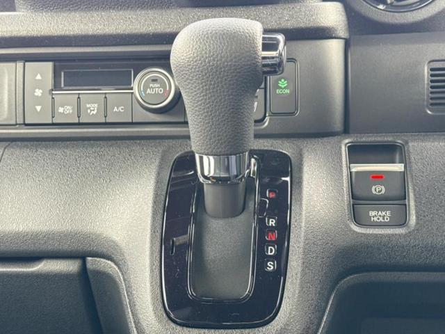 Ｎ－ＢＯＸカスタム ターボ　純正　８インチ　ナビ／ホンダセンシング／両側電動スライドドア／シートヒーター　前席／車線逸脱防止支援システム／シート　ハーフレザー／登録済未使用車／ヘッドランプ　ＬＥＤ／Ｂｌｕｅｔｏｏｔｈ接続　ターボ（17枚目）