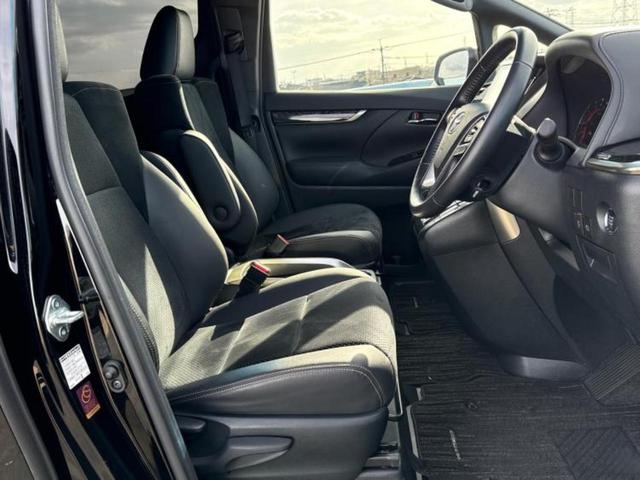 アルファード Ｓタイプゴールド２　新品タイヤ／ディスプレイオーディオ＋ナビ９インチ／フリップダウンモニター／トヨタセーフティセンス／両側電動スライドドア／車線逸脱防止支援システム／シート　ハーフレザー／電動バックドア　バックカメラ（4枚目）