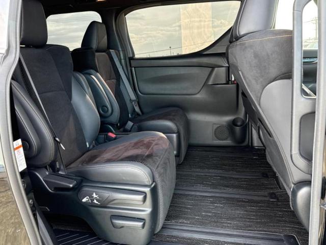 アルファード Ｓタイプゴールド２　新品タイヤ／ディスプレイオーディオ＋ナビ９インチ／フリップダウンモニター／トヨタセーフティセンス／両側電動スライドドア／車線逸脱防止支援システム／シート　ハーフレザー／電動バックドア　バックカメラ（5枚目）