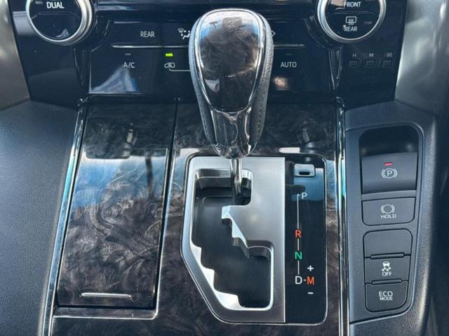 アルファード Ｓタイプゴールド２　新品タイヤ／ディスプレイオーディオ＋ナビ９インチ／フリップダウンモニター／トヨタセーフティセンス／両側電動スライドドア／車線逸脱防止支援システム／シート　ハーフレザー／電動バックドア　バックカメラ（17枚目）