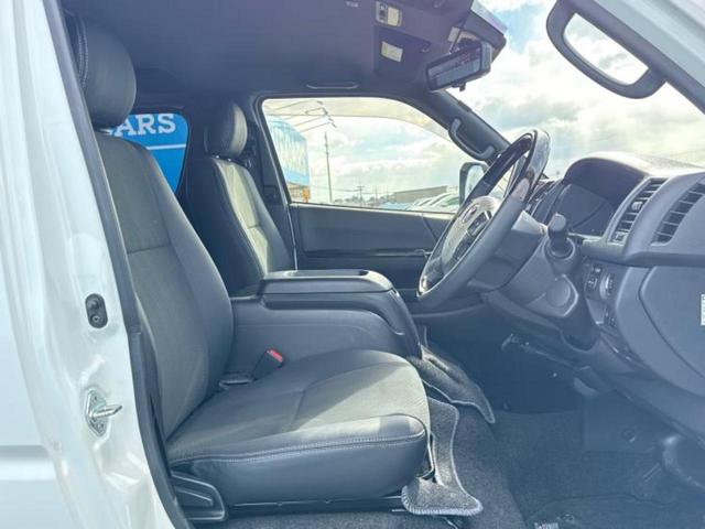 ハイエースバン ロングスーパーＧＬダークプライム２　保証書／社外　１１インチ　ＳＤナビ／デジタルインナーミラー／トヨタセーフティセンス／両側電動スライドドア／パノラミックビューモニター／車線逸脱防止支援システム／ドライブレコーダー　前後　全周囲カメラ（4枚目）