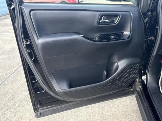 ノア ハイブリッドＳｉダブルバイビー２　保証書／純正　９インチ　ＳＤナビ／衝突安全装置／両側電動スライドドア／シートヒーター　前席／車線逸脱防止支援システム／シート　ハーフレザー／ドライブレコーダー　前後／ヘッドランプ　ＬＥＤ　バックカメラ（23枚目）